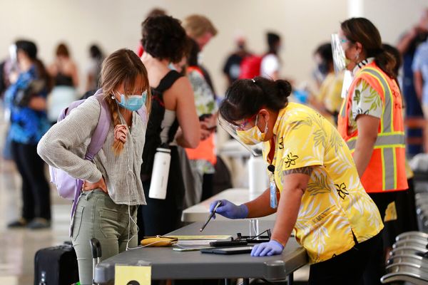 Thousands Arrive in Hawaii on First Day of Pre-Travel Testing